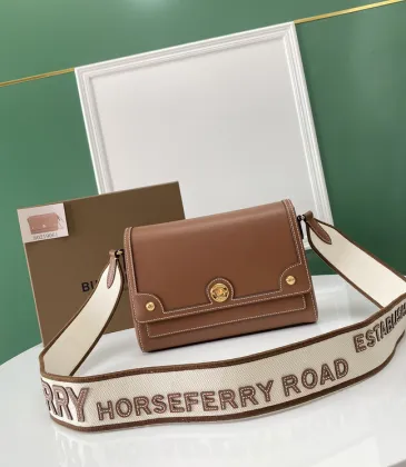 Burberry Crossbody Bag Logo Embroidered Strap & Leather A Nod to Heritage size:25×8×18cm #A54201 Burberry Crossbody Bag Logo Embroidered Strap & Leather A Nod to Heritage size:25×8×18cm #A54201