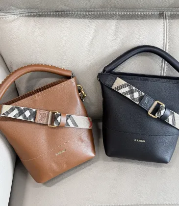 Burberry Leather Mini Saddle Bag 6931 19×9×17.5cm #A67231 Burberry Leather Mini Saddle Bag 6931 19×9×17.5cm #A67231