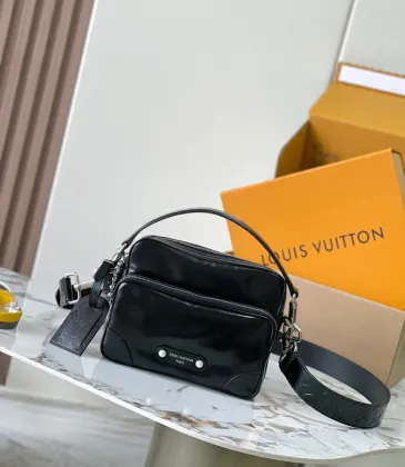 Chic Black Louis Vuitton Patent Leather Crossbody Bag With Signature Details For Fashion Enthusiasts #A49794 Chic Black Louis Vuitton Patent Leather Crossbody Bag With Signature Details For Fashion Enthusiasts #A49794