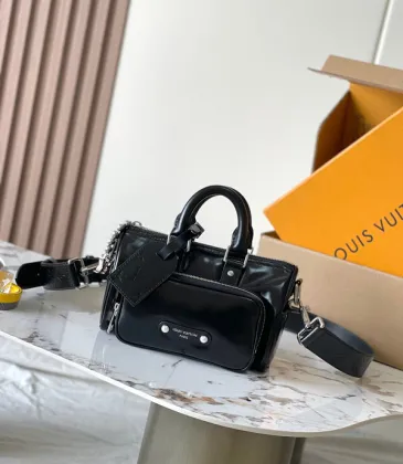 Classic Gucci Signature Patterned Crossbody Bags In Beige And Black For Timeless Style #A49793 Classic Gucci Signature Patterned Crossbody Bags In Beige And Black For Timeless Style #A49793