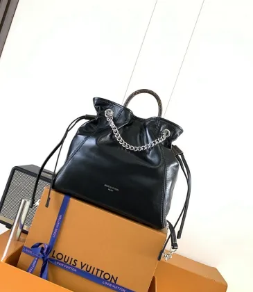 Louis Vuitton M25522 Off Duty Sheepskin Backpack with Chain 25 x 10 x 24cm #A61873 Louis Vuitton M25522 Off Duty Sheepskin Backpack with Chain 25 x 10 x 24cm #A61873