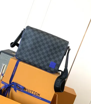 Louis Vuitton Taiga Leather District Small Messenger Crossbody Bag M00085 #A66552