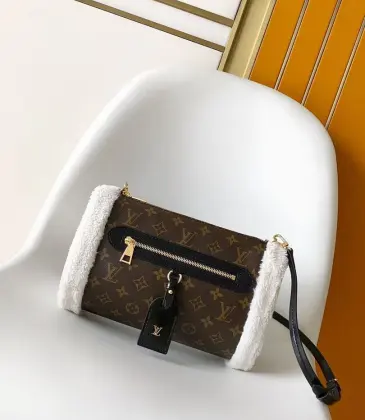 Louis Vuitton Teddy Mitt Handbag (M26853) - Monogram Shearling, Detachable Strap, 27×24×19cm #A60002 Louis Vuitton Teddy Mitt Handbag (M26853) - Monogram Shearling, Detachable Strap, 27×24×19cm #A60002