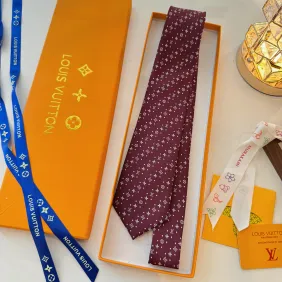 Brand L Necktie and original box #A66467 Brand L Necktie and original box #A66467