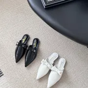 Chanel shoes for Women's Chanel Pumps Mule Chanel Couro Branca Black/White #A54183 Chanel shoes for Women's Chanel Pumps Mule Chanel Couro Branca Black/White #A54183